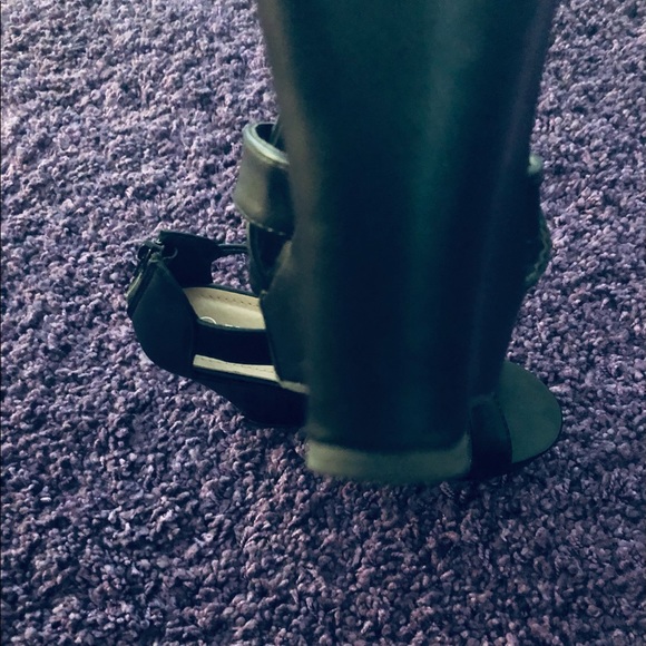 LIQUIDATING Black Size 8 Platform Sandals TOP MODA Zippers - Picture 6 of 9